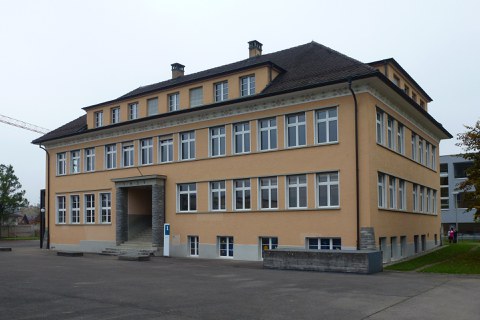 Foto 1: Schulhaus Sunnegrund Steinhausen