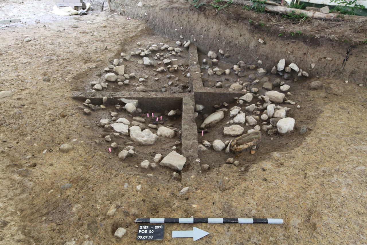 Geheimnisvolle Grube im Äbnetwald