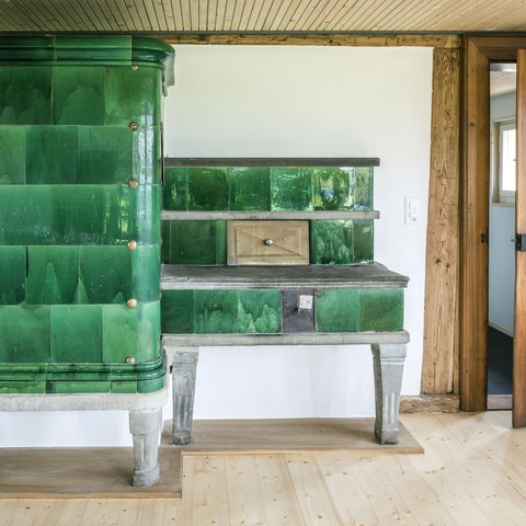 Kachelofen des 18. Jahrhunderts aus Baar mit erhaltener Ofenkunst des 19. Jahrhunderts nach dem Umbau, © Regine Giesecke