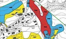 Ausschnitt aus der Gefahrenkarte mit roten, blauen und gelben Gebieten.