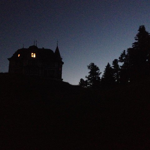 Unterkunft Villa Cassel bei Nacht