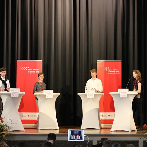 Kategorie II. Mara Labud ganz rechts (Foto Jugend debattiert Schweiz)