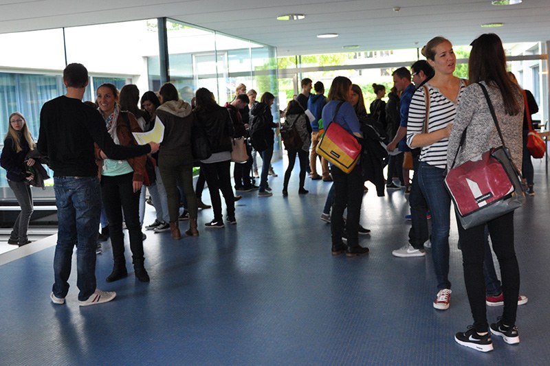 Angehende Studierende der PH Zug nach einem Infoanlass