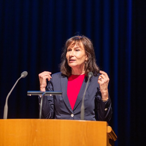 Dr. Suzanne Thoma rückte das vernetzte Denken ins Zentrum ihrer Rede.