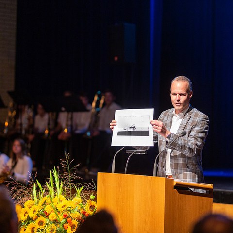 Landammann Stephan Schleiss wagte einen Vergleich mit der Fliegerei.