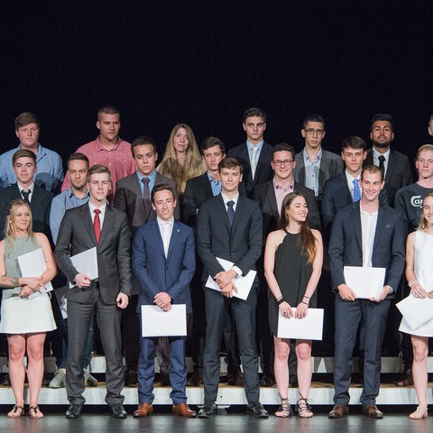 Fähigkeitszeugnis und Berufsmaturität 2016