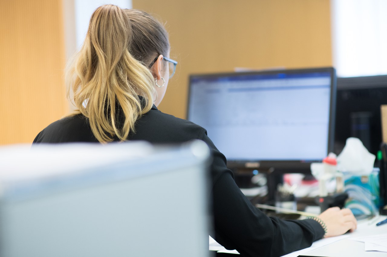 Formular, Kugelschreiber, Brille