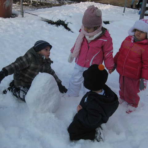 Spielen im Schnee 2