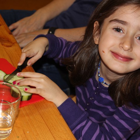 Gurken schneiden.JPG