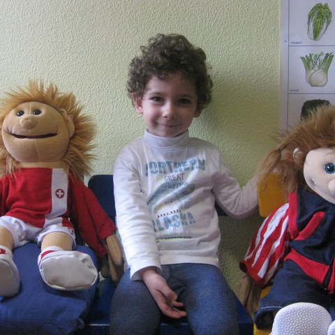 Lernpfadpuppen mit Kind.JPG