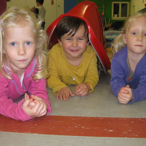 Schnecken spielen.JPG