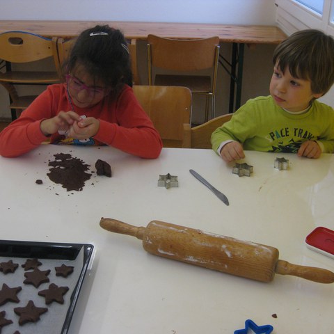 Sternen-Guetzli backen.JPG