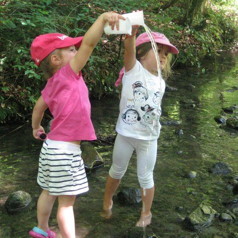 Erlebnis am Bach.JPG