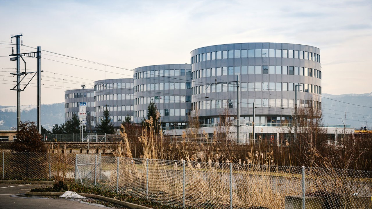 Die markanten 4-Towers prägen das Erscheinungsbild von Steinhausen von der Autobahn aus gesehen.
