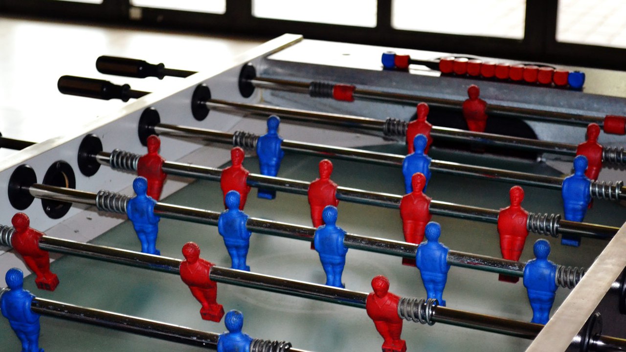 Pack mit an – auch wenn es nur am Töggelikasten ist!