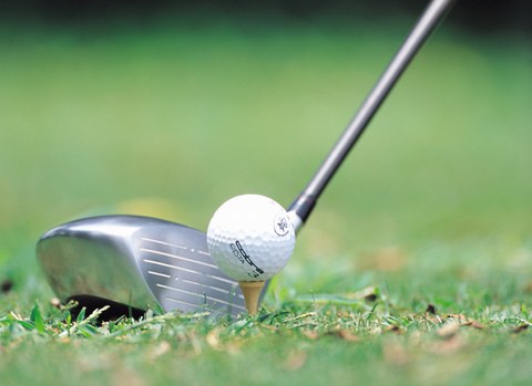 Golfabschlag mit Schläger