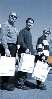 Bei der zuwebe sieht man viele strahlende Gesichter