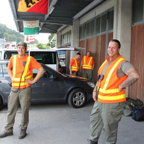 2 Sicherheit ist oberstes Gebot, Zivilschützer mit Leuchtwesten