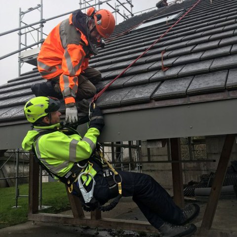 Arbeiten auf dem Schrägdach 1