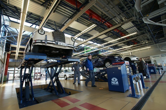 Fahrzeug auf dem Lift