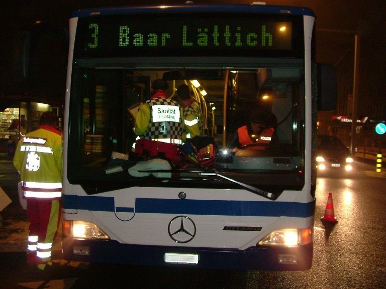 Rettungssanitäter des RDZ im ZVB Bus