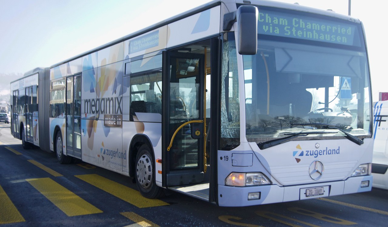 Verletzte und Sachschaden nach unvorsichtigem Abbiegemanöver