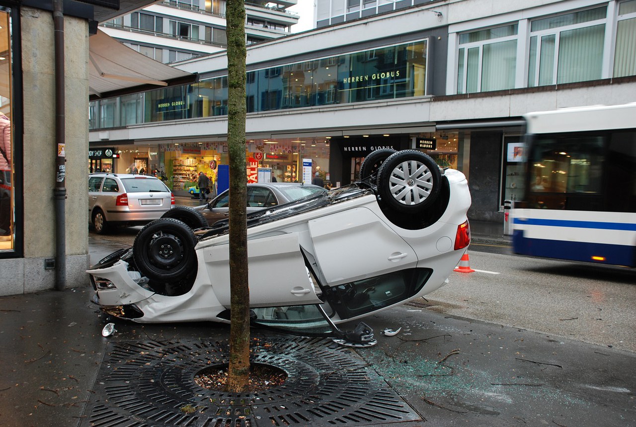 Die Lenkerin dieses Autos verletzte sich beim Unfall leicht