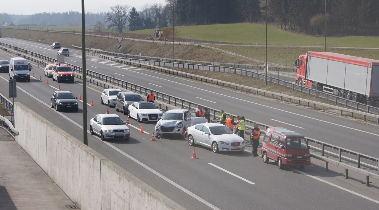 Unfallstelle bei der Ausfahrt Affoltern a. A.