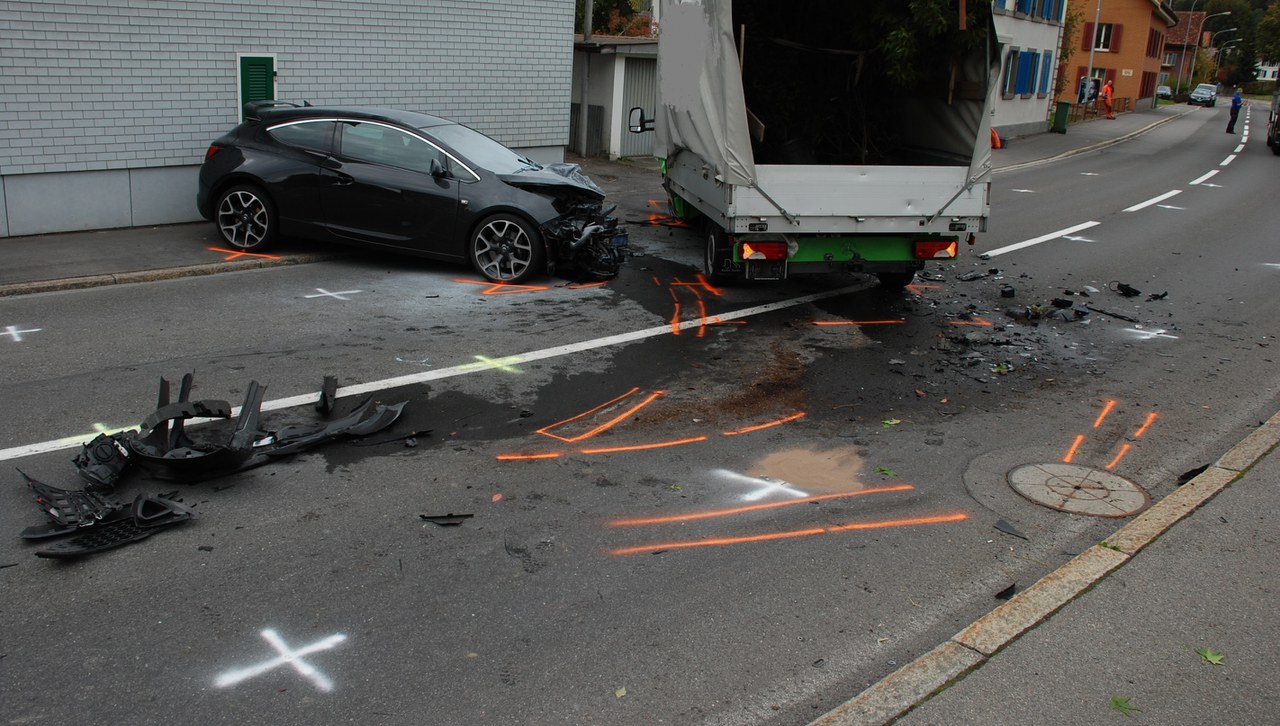 Frontalkollision in Neuägeri