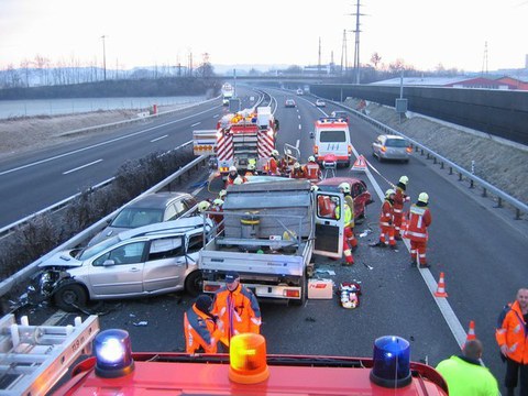 Bild zur MM 27 / Risch: Grosser Rückstau nach Unfall auf Autobahn