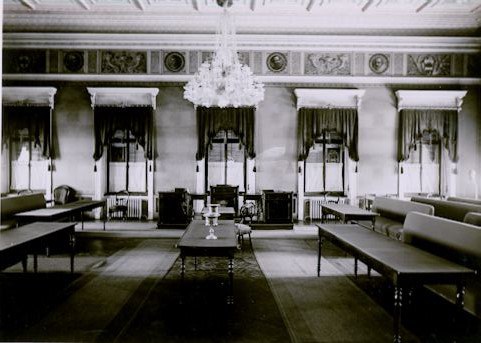 Zuger Kantonsratssaal im Regierungsgebäude Ende der 1930er Jahre