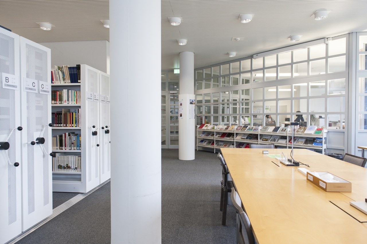Lesesaal und Bibliothek des Staatsarchivs Zug