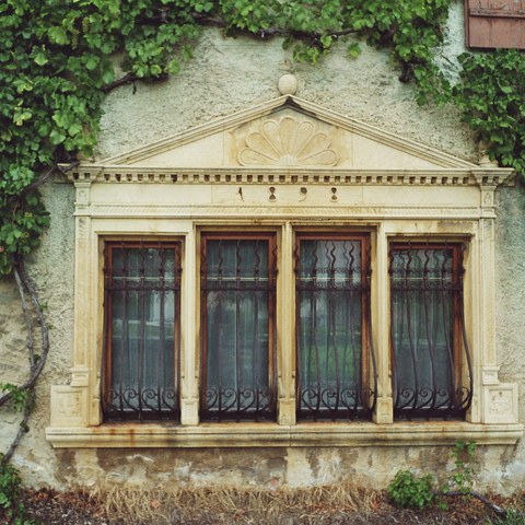 Sandsteinfenster 1898 Cressier (NE)