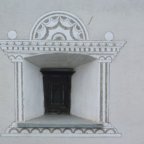 Sgraffitoverziertes Fenster Ftan (GR)