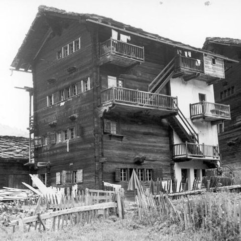 Viergeschossiges Haus in Les Haudères (VS)