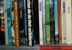 Bücherregal im Ökihof